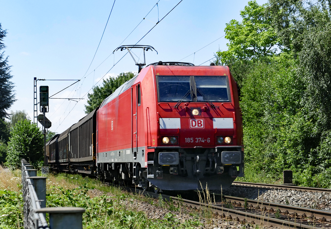 185 374-6 Güterzug durch Bonn-Beuel - 07.07.2017