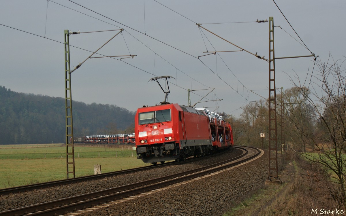 185 375-3 am 18.02.14 mit einen Autozug bei Hermannspiegel.