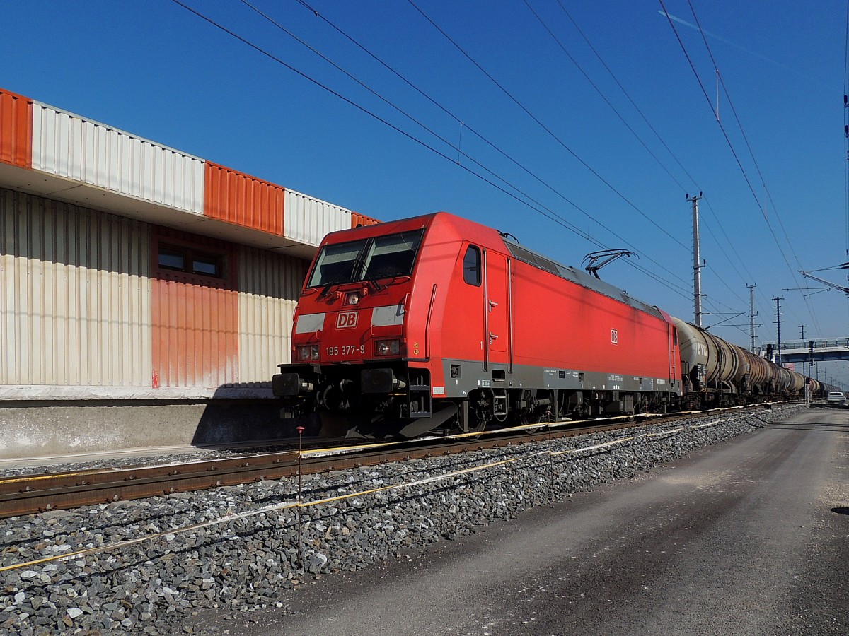 185 377-9 mit Kesselwagenzug bei Amstetten Richtung Linz; 140225