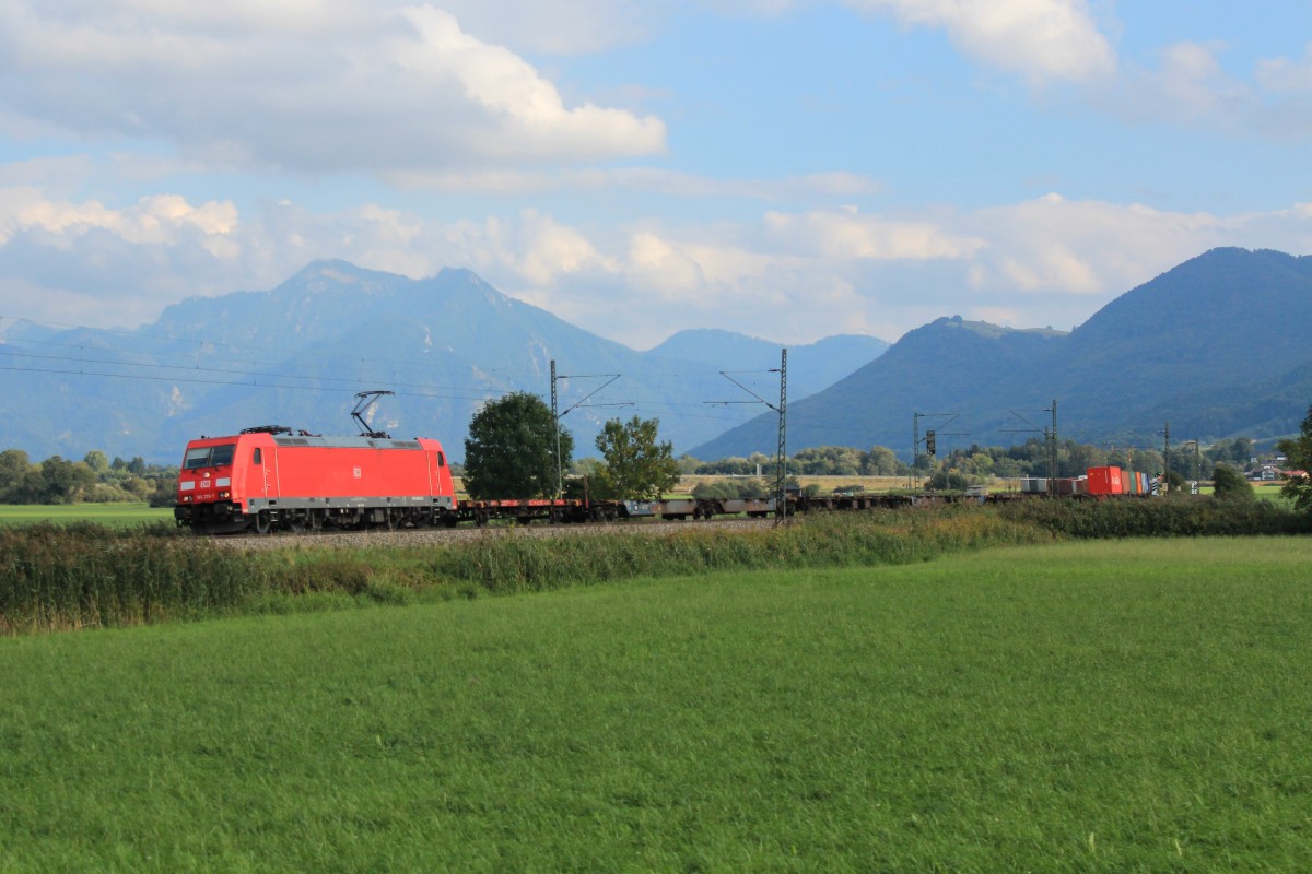 185 378 mit Kisten am 21. September 2013 bei Weisham.