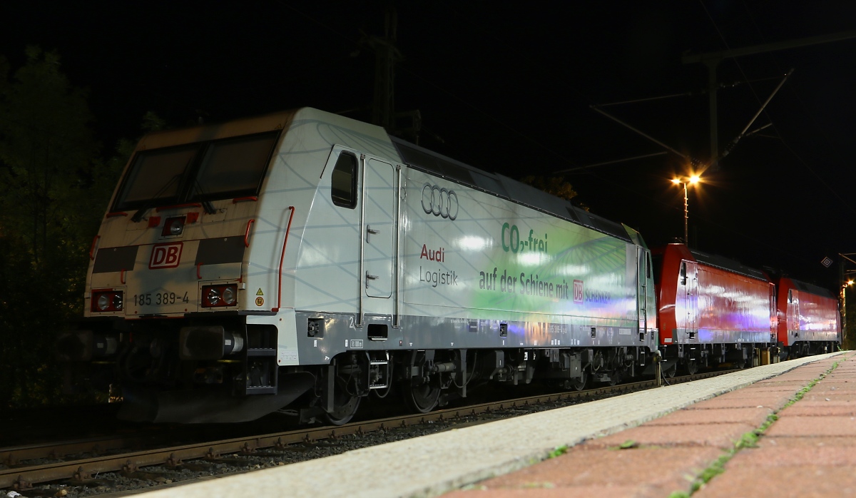 185 389-4 bei ihrer Nachtruhe im Bahnhof Eisenach. Aufgenommen am 30.08.2014.