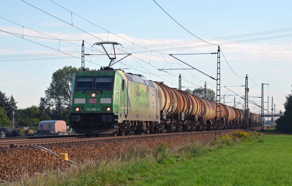 185 389 beförderte am 30.08.15 einen Kesselwagenzug durch Gräfenhainichen Richtung Bitterfeld.