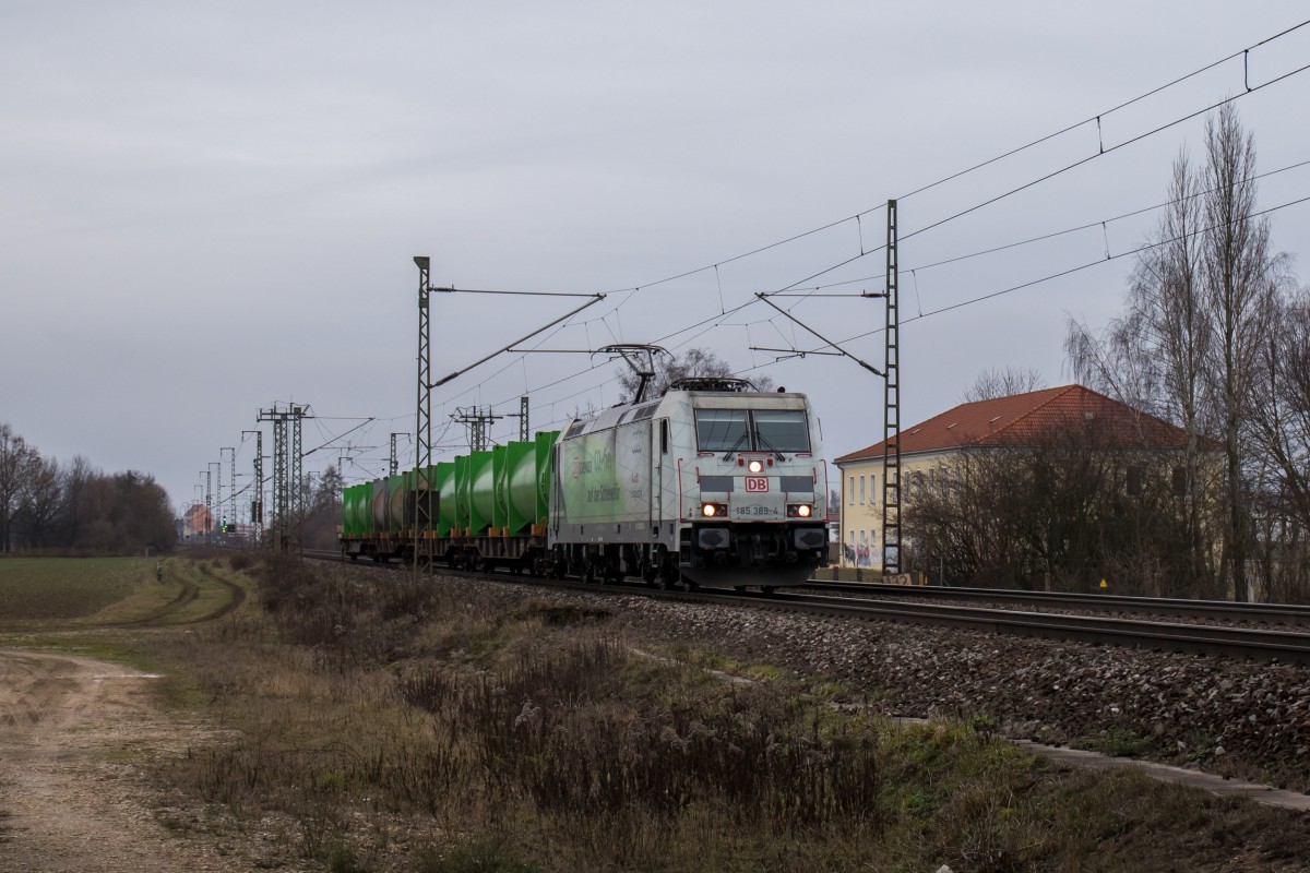 185 389  Co2-Frei  mit einem Müllzug am 2. Januar 2016 in Regensburg-Burgweinting.