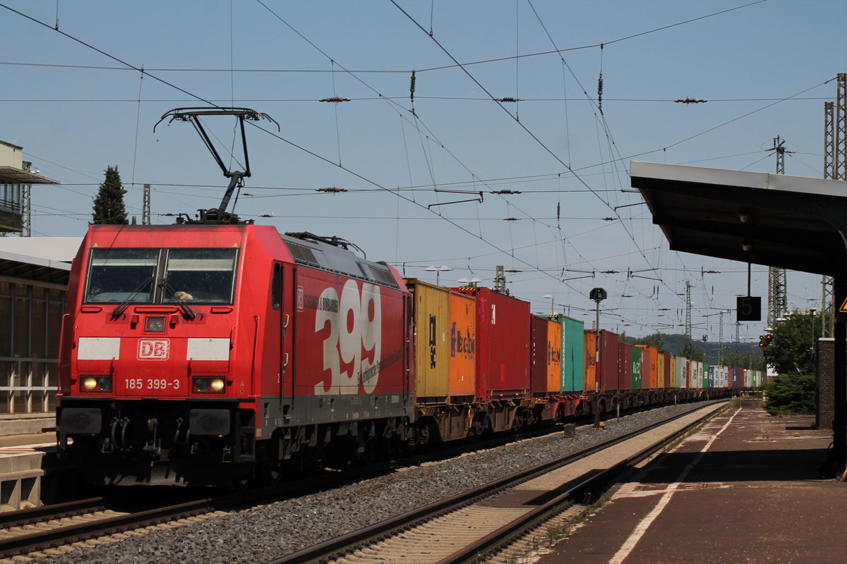 185 399  399  mit einem Containerzug am 19.07.2018 in Eichenberg.