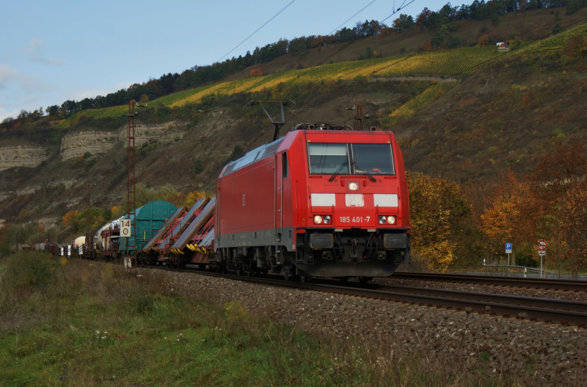 185 401-7 mit einen gemischten Gterzug Richtung Sden am 24.10.13