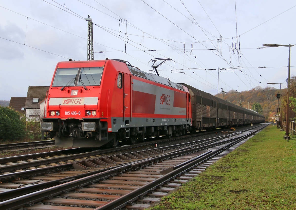 185 406-6 der IGE mit geschlossenen ARS-Autotransportwagen in Fahrtrichtung Bebra. Aufgenommen am 14.11.2015 in Lispenhausen.
