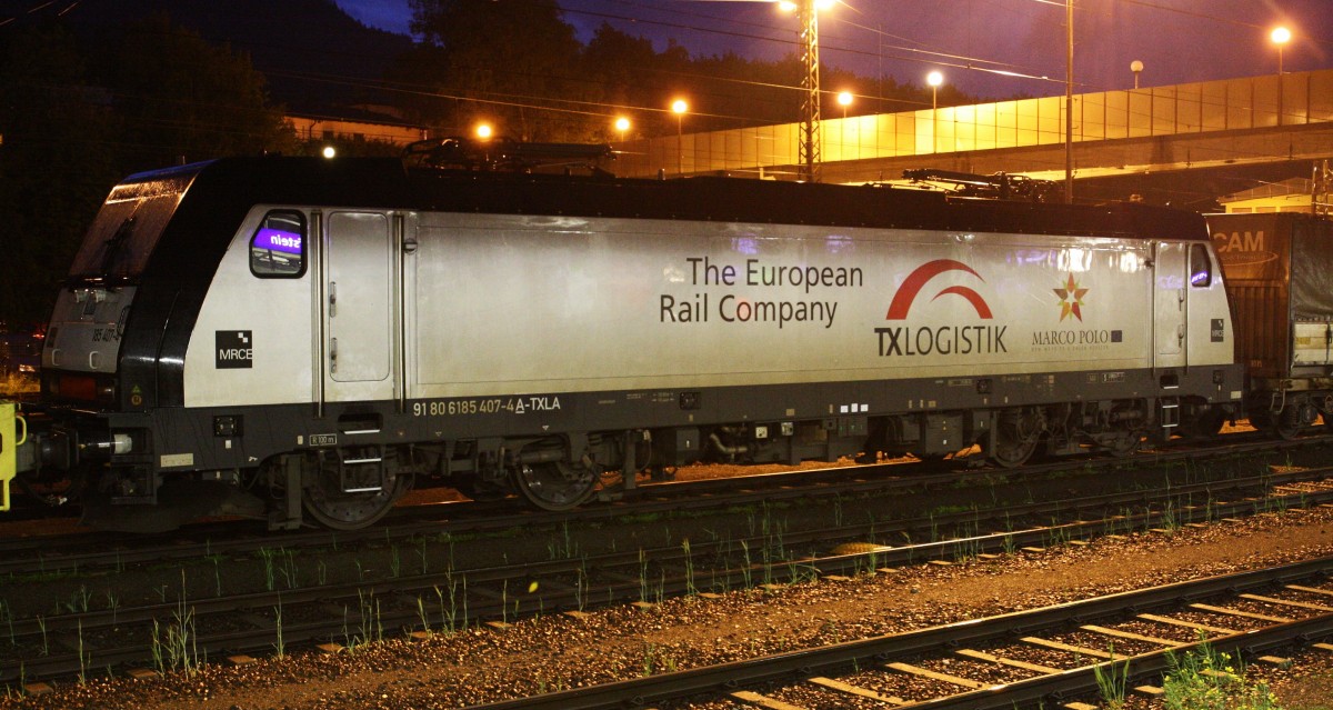 185 407-4 von TXLogistik steht am 11.5.2013 im Bahnhof Kufstein und wartet auf die Weiterfahrt nach Italien. 