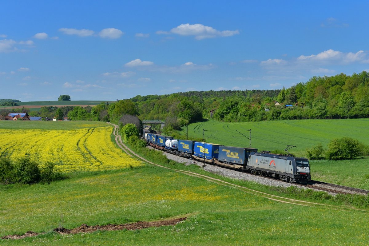 185 407 mit DGS 43949 am 17.05.2017 bei Edlhausen.
