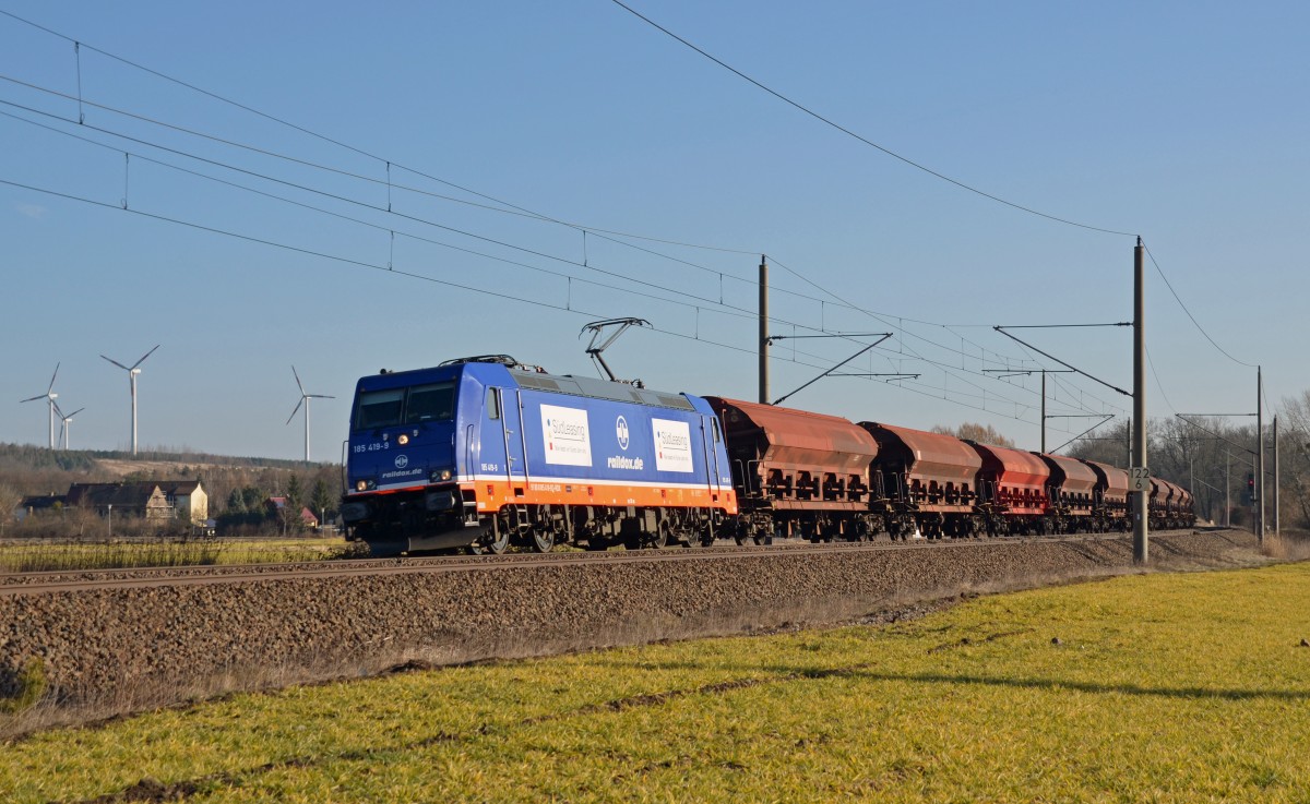 185 419 führte am 04.03.15 einen Schwenkdachwagenzug durch Burgkemnitz Richtung Bitterfeld.