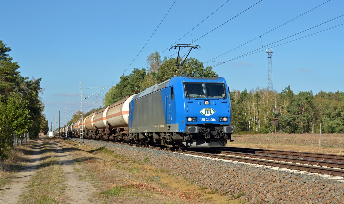 185 504 der ITL schleppte am 27.09.18 einen Kesselwagenzug durch Marxdorf Richtung Zeithain.