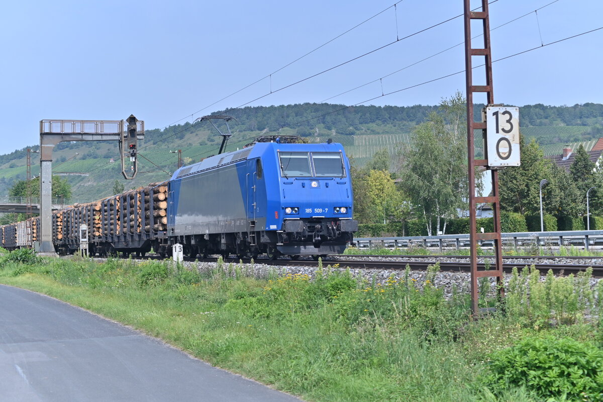 185 509 mit Stammholzzug am 7.9.2021 in Thüngersheim.  