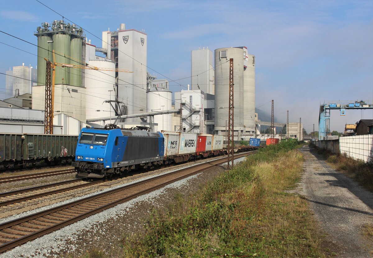185 510-5 fuhr am 17.09.21 mit einem Containerzug durch Karlstadt.