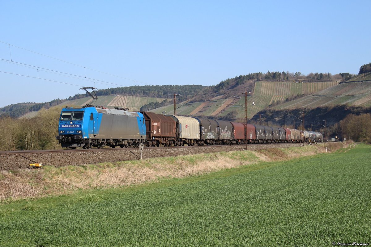 185 510-5 Railtraxx mit einem Mischer bei Himmelstadt am 08.04.2018
