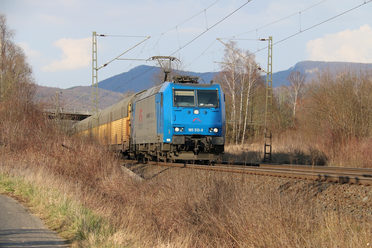 185 513-9 mit einem geschlossenen ARS-Autotransportzug in Fahrtrichtung Süden. Aufgenommen bei Niederhone am 04.03.2014.