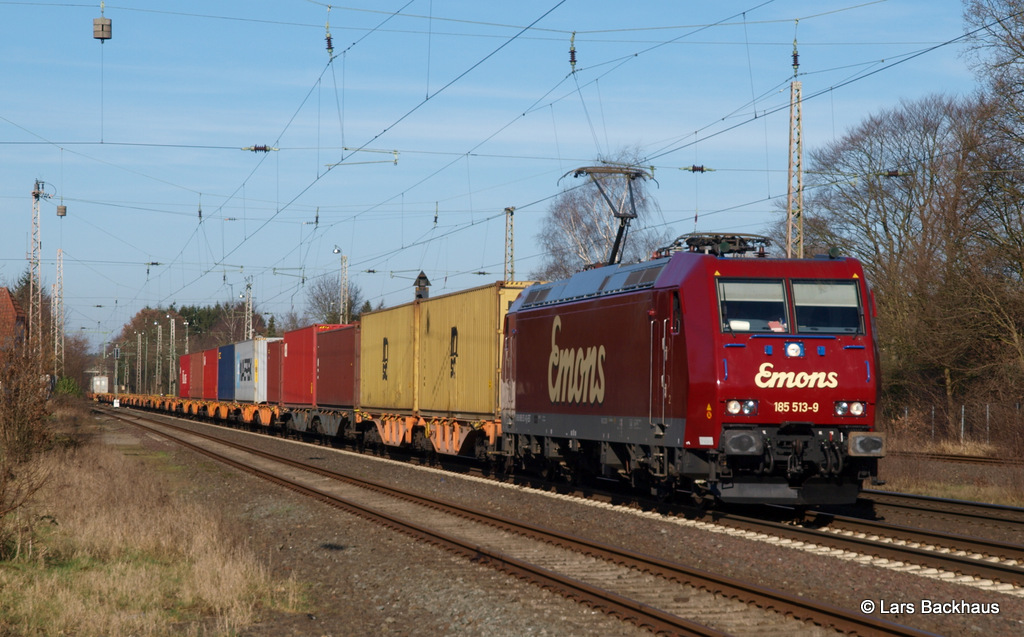 185 513-9 PBG passiert am 08.03.15 mit ihrem Containerzug aus Bremerhaven den Bahnhof von Langwedel.