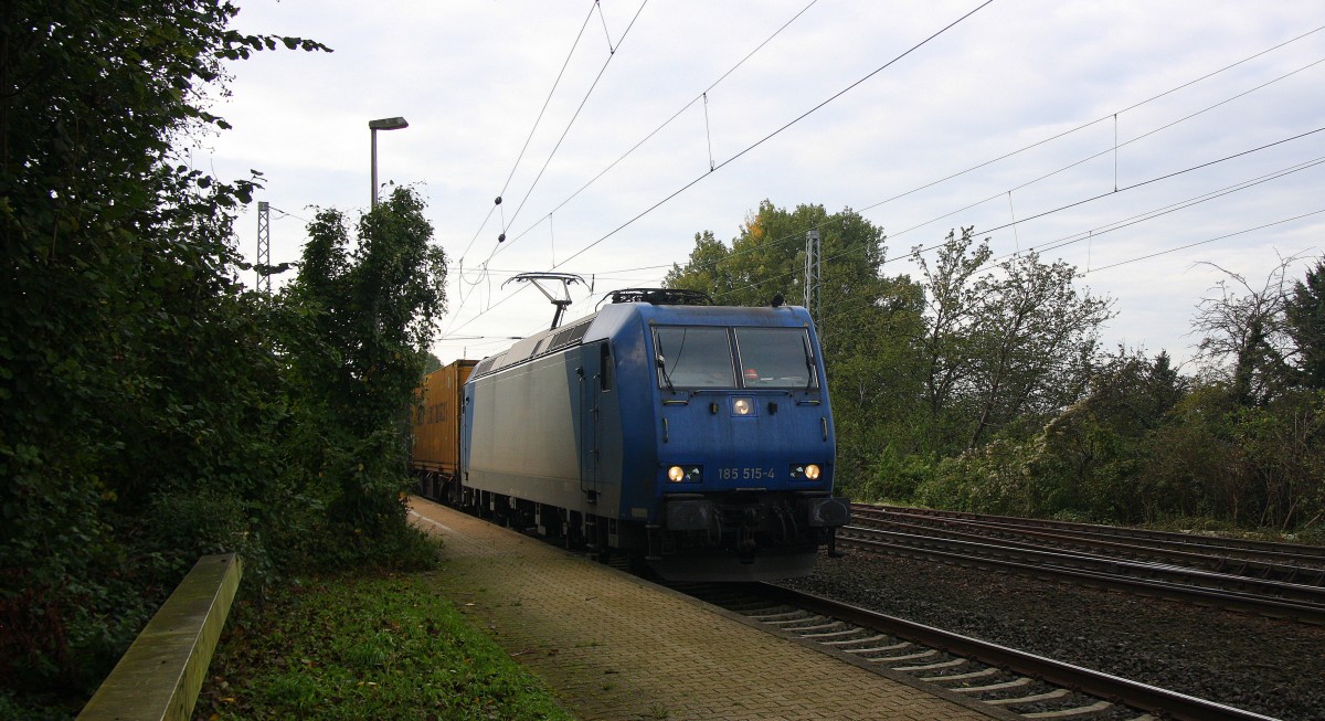 185 515-4 von Railtraxx kommt durch Kohlscheid als Umleiter aus Richtung Aachen-West mit einem langen Containerzug aus Zeebrugge-Ramskapelle(B) nach Segrate(I)  und fährt in Richtung Herzogenrath,Neuss. 
Aufgenommen am 11.10.2014.