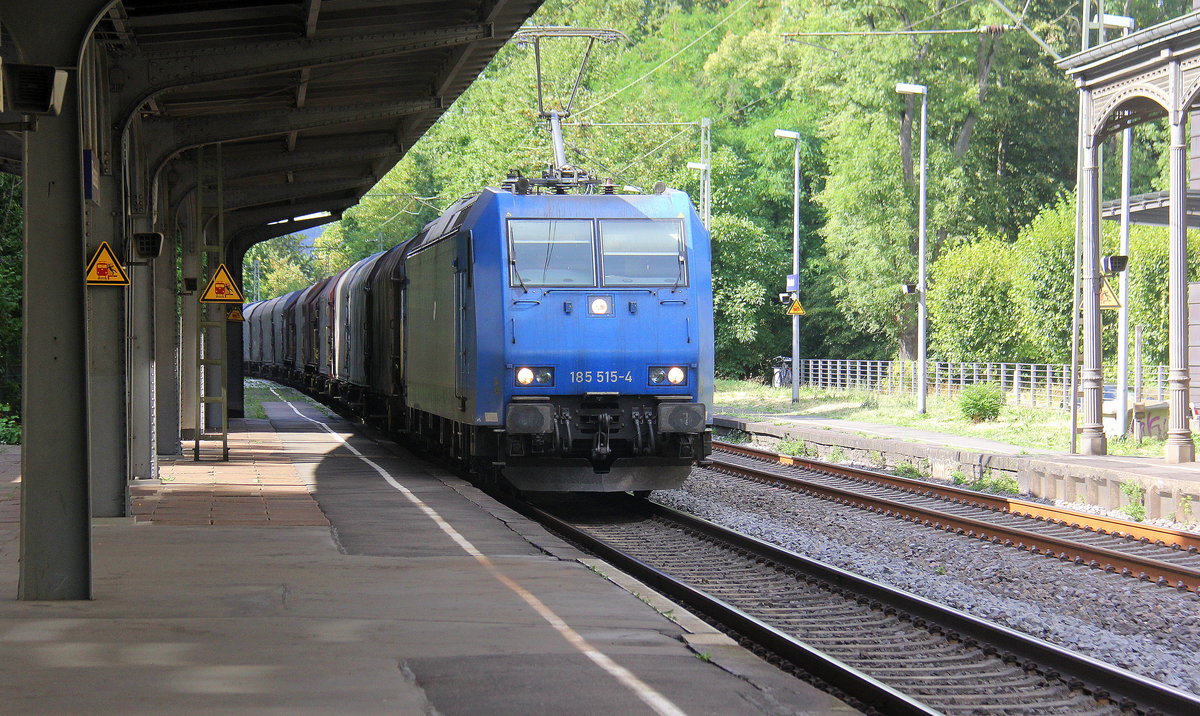 185 515-4 von Railtraxx kommt mit einem Coilzug aus Genk-Goederen(B) nach Linz-Voestalpine(A)  und kommt aus Richtung Aachen,Köln,Bonn und fährt durch Rolandseck in Richtung Koblenz. 
Aufgenommen vom Bahnsteig in Rolandseck. 
Bei Sommerwetter am Nachmittag vom 31.7.2018.