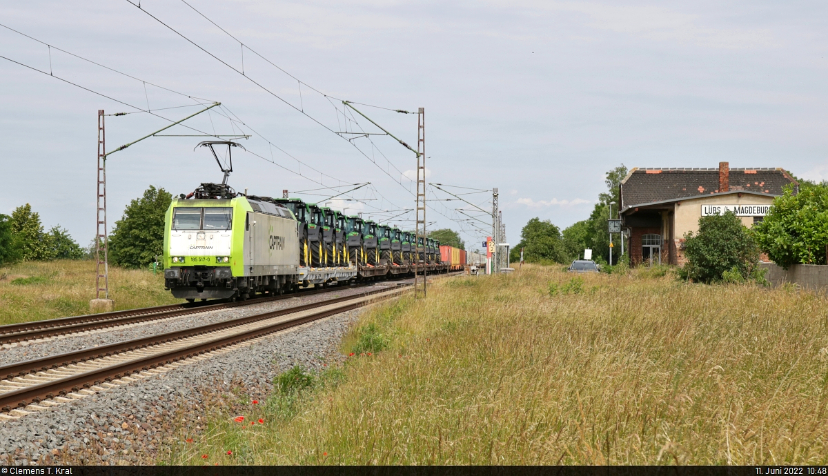 185 517-0 durchfährt mit neuen Traktoren und einigen Containern nach Pirna den Hp Lübs(Magdeburg), der zugleich als Blockstelle (Bk) fungiert.

🧰 ITL Eisenbahngesellschaft mbH (ITL)
🕓 11.6.2022 | 10:48 Uhr