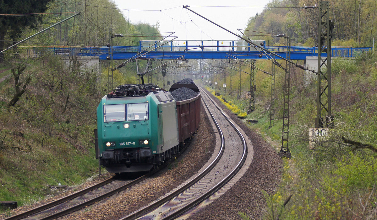 185 517-0 (ITL) mit Kohlenzug passiert am 03.05.2015 auf dem Weg von Osnabrück in Richtung Bremen das Wiehengebirge Zwischen Vehrte und Ostercappeln. 