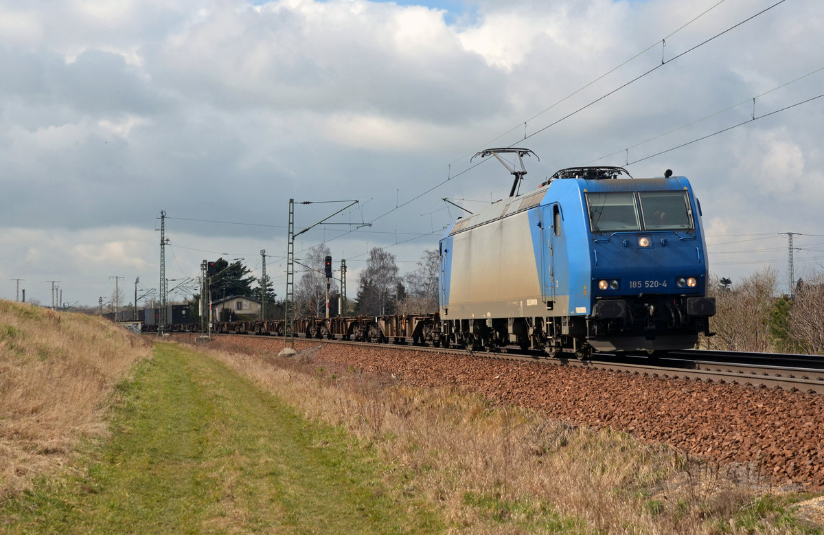 185 520, welche für CFL Cargo Deutschland im Einsatz ist, zog am 19.03.16 einen BlackBoxx-Containerzug durch Zeithain Richtung Dresden.