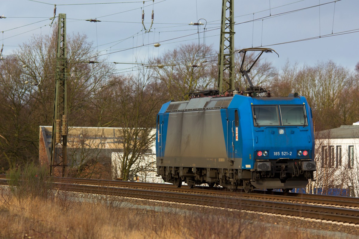 185-521-2 alleine unterwegs in den Hafen von Bremerhaven. 16.2.2014