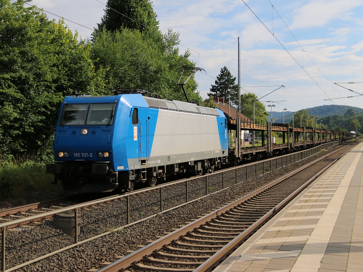 185 521-2 für HGK mit leeren, offenen ARS-Autotransportwagen in Fahrtrichtung Norden. Aufgenommen am 06.07.2014 in Wehretal-Reichensachsen.