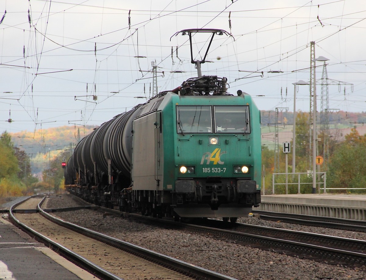 185 522-7 mit Kesselwagenzug in Fahrtrichtung Süden. Aufgenommen am 18.10.2013 in Eichenberg.