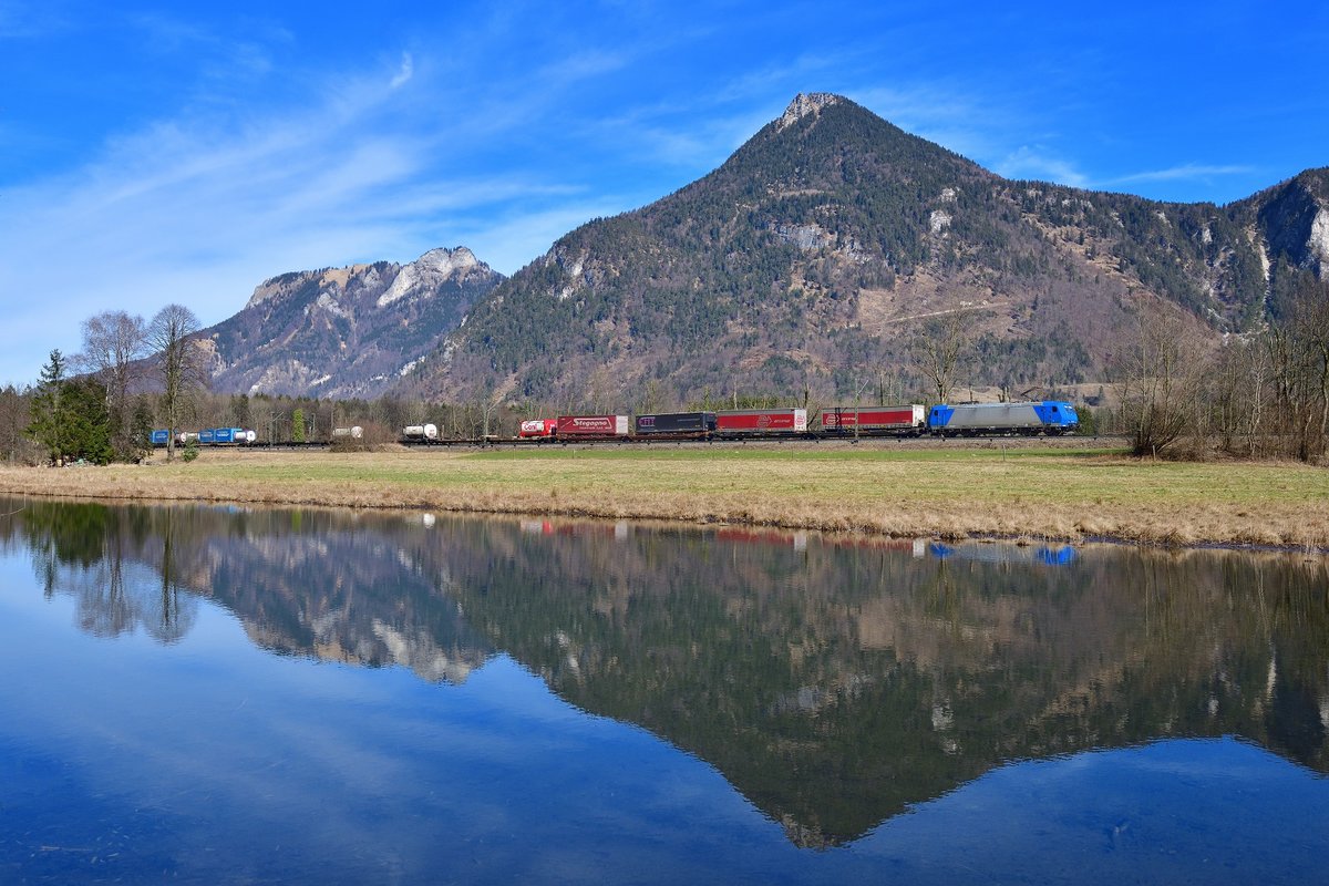 185 523 mit DGS 43101 am 22.02.2020 bei Niederaudorf.