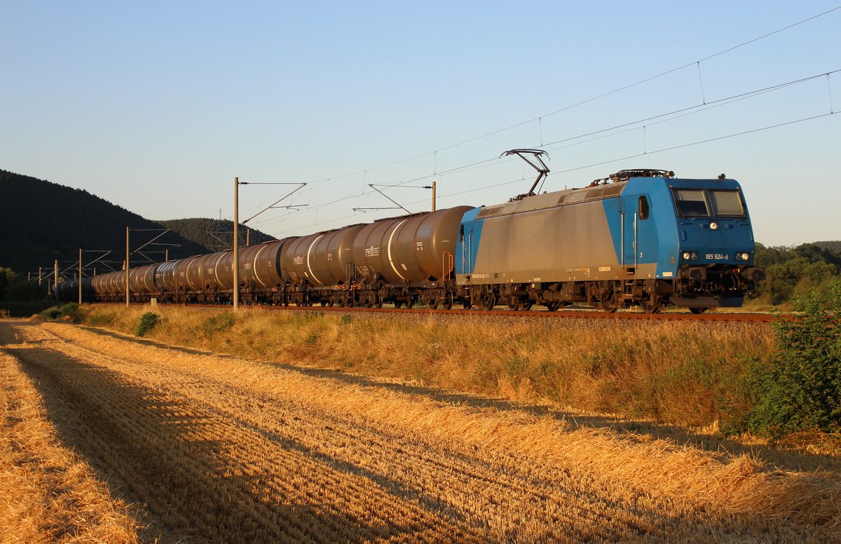 185 524-6 zu sehen am 23.07.19 mit einem Kesselzug in Etzelbach.