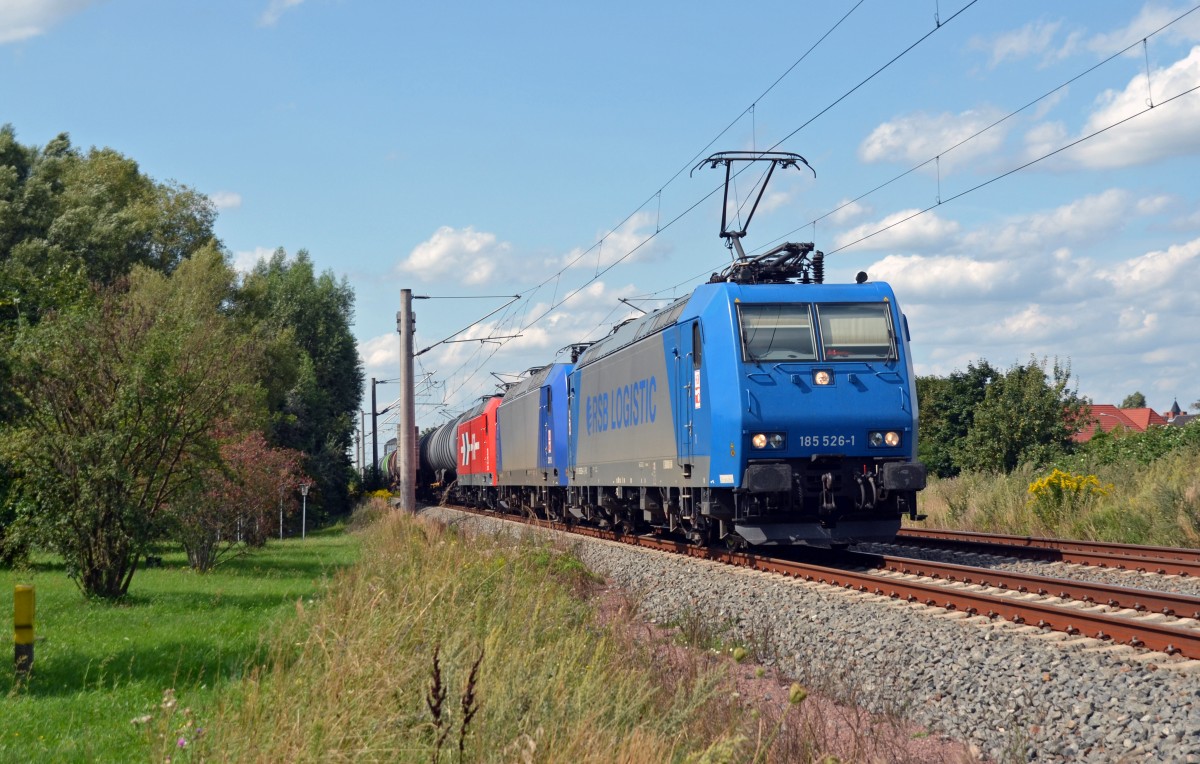 185 526 führte am 10.08.14 neben einem Kesselwagenzug noch ihre Schwestern 145 097 und 145 090 durch Greppin Richtung Bitterfeld.