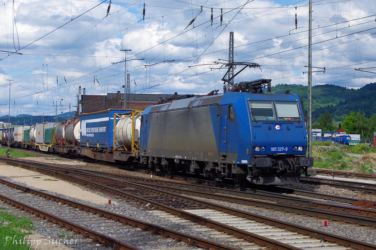 185 527 durchfhrt Freiburg Gterbahnhof Richtung Sden (21.06.2013)