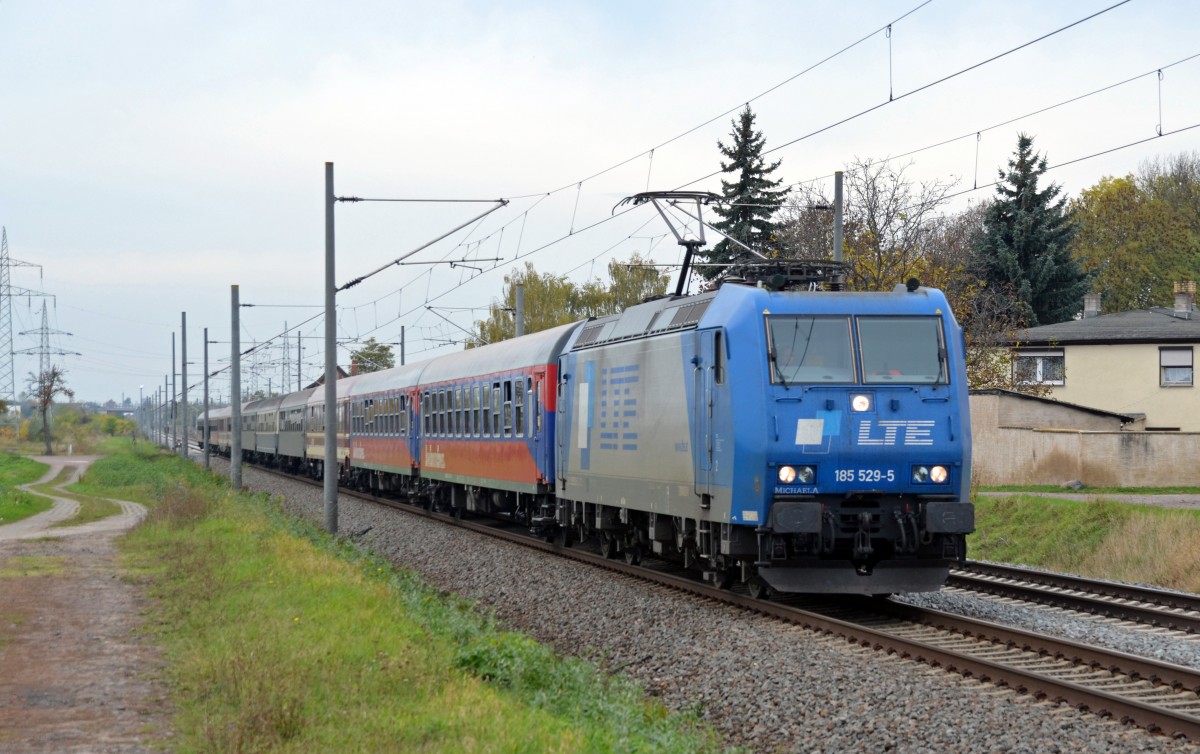 185 529 der LTE befrderte am 20.10.13 den Mller-Partysonderzug von Halle(S) nach Kln. Hier durchfhrt der MT 1855 Braschwitz Richtung Magdeburg.