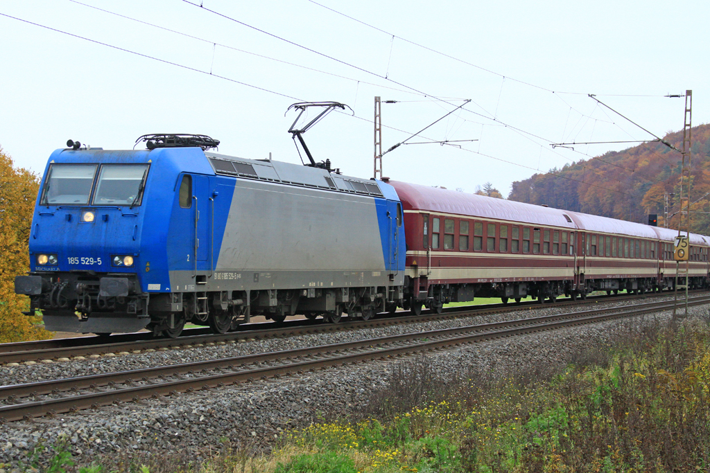 185 529  Michaela  Partyzug Müller Tour am 30.10.2015  13:24 nördlich von Salzderhelden am BÜ 75,1 in Richtung Göttingen 