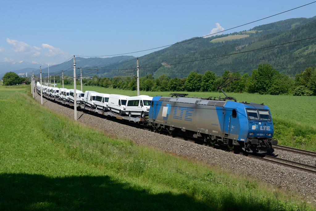 185 529  Michaela  war am 07.06.2014 mit dem LTE-Autozug 47889 nach Graz unterwegs
und wurde von mir in Foirach fotografiert.