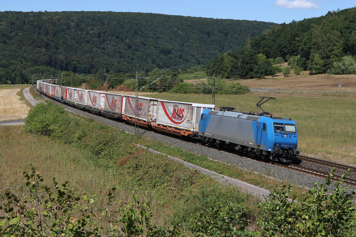 185 529 mit dem  MARS-KLV  am 6. August 2022 bei Harrbach am Main.