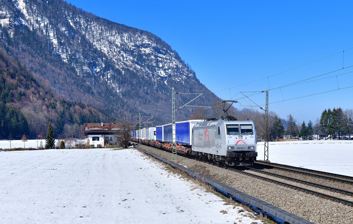 185 531 mit DGS 43853 am 24.03.2021 bei Niederaudorf.