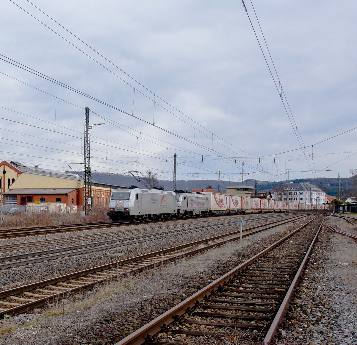 185 531 TXL mit Mars-KLV DGS 41564 Richtung Kornwestheim in Süßen am 4.3.2017.