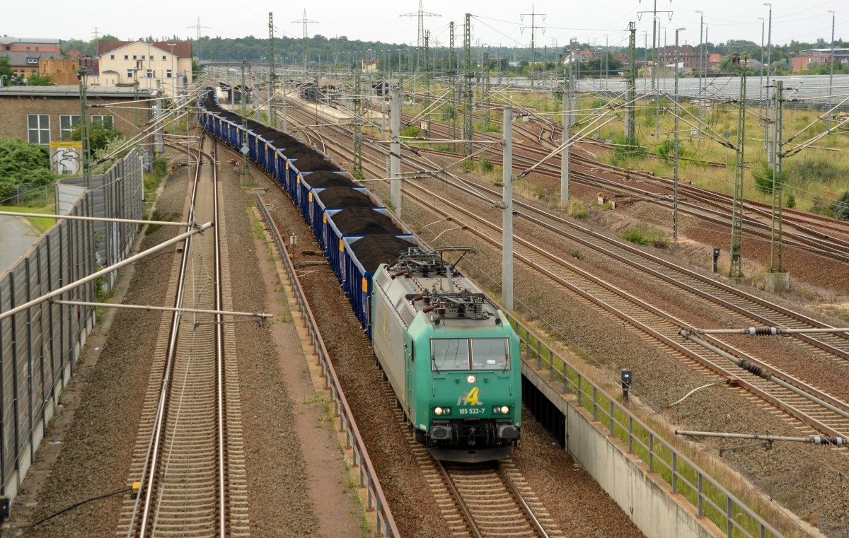 185 533 führte am 03.08.14 einen Kohlenzug durch Bitterfeld in die Dessauer Unterführung. Der Zug wurde später noch in Güterglück gesehen.