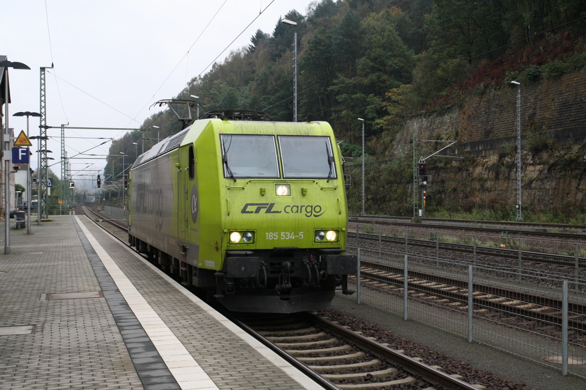 185 534-5 CFL Cargo durchfährt am 17.10.2014 beim Umsetzten an einen anderen Güterzug den Bahnhof Bad Schandau Richtung Dresden. Die Lok kam mit einem Kesselzug bis Bad Schandau. Dort übernahm dann eine Lok der CD.
