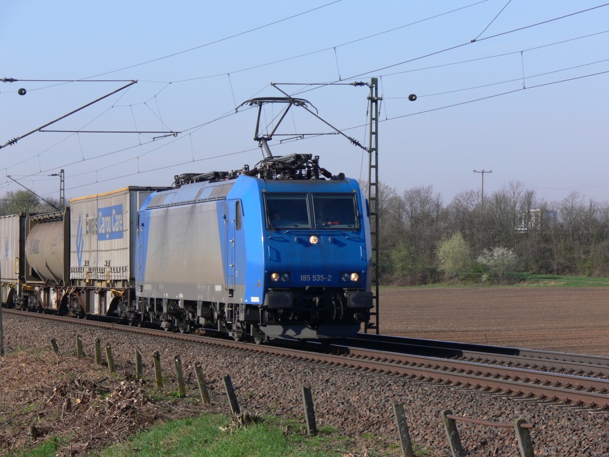 185 535-2 am 07.04.2010 in vor Weinheim.