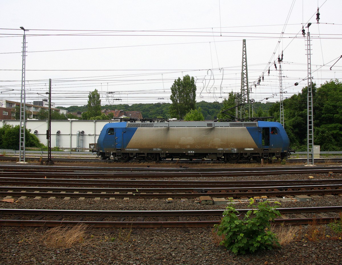 185 535-2 von Crossrail  rangiert in Aachen-West. 
Aufgenommen vom Bahnsteig in Aachen-West. 
Bei Sonne und Wolken am Nachmittag vom 26.6.2015.