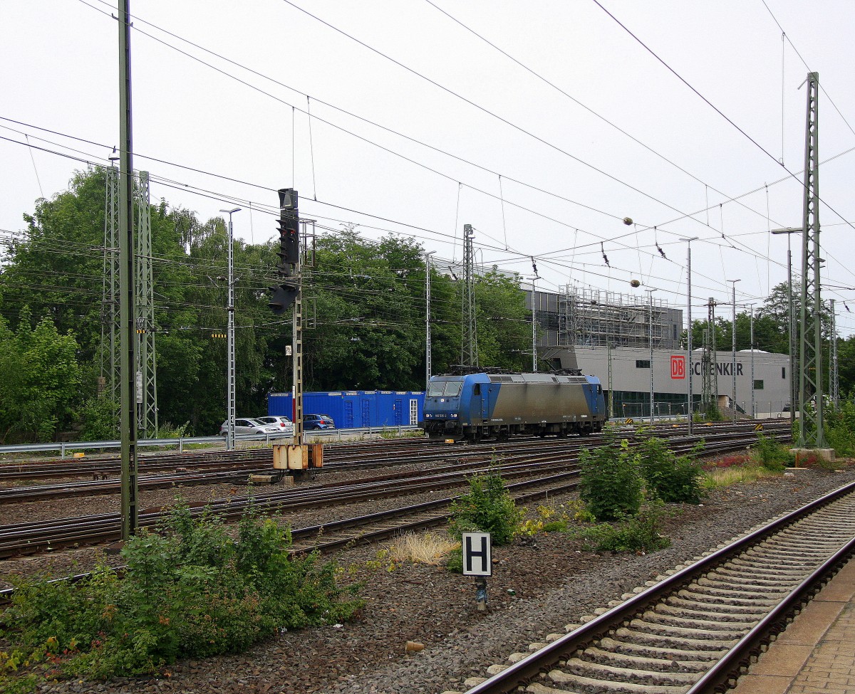 185 535-2 von Crossrail rangiert in Aachen-West. 
Aufgenommen vom Bahnsteig in Aachen-West. 
Bei Sonne und Wolken am Nachmittag vom 26.6.2015.