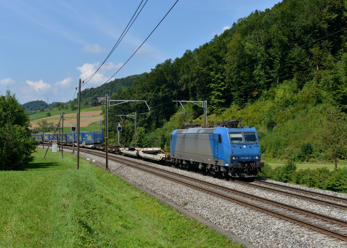 185 536 mit einem LKW-Walter-KLV am 30.08.2013 bei Tecknau.