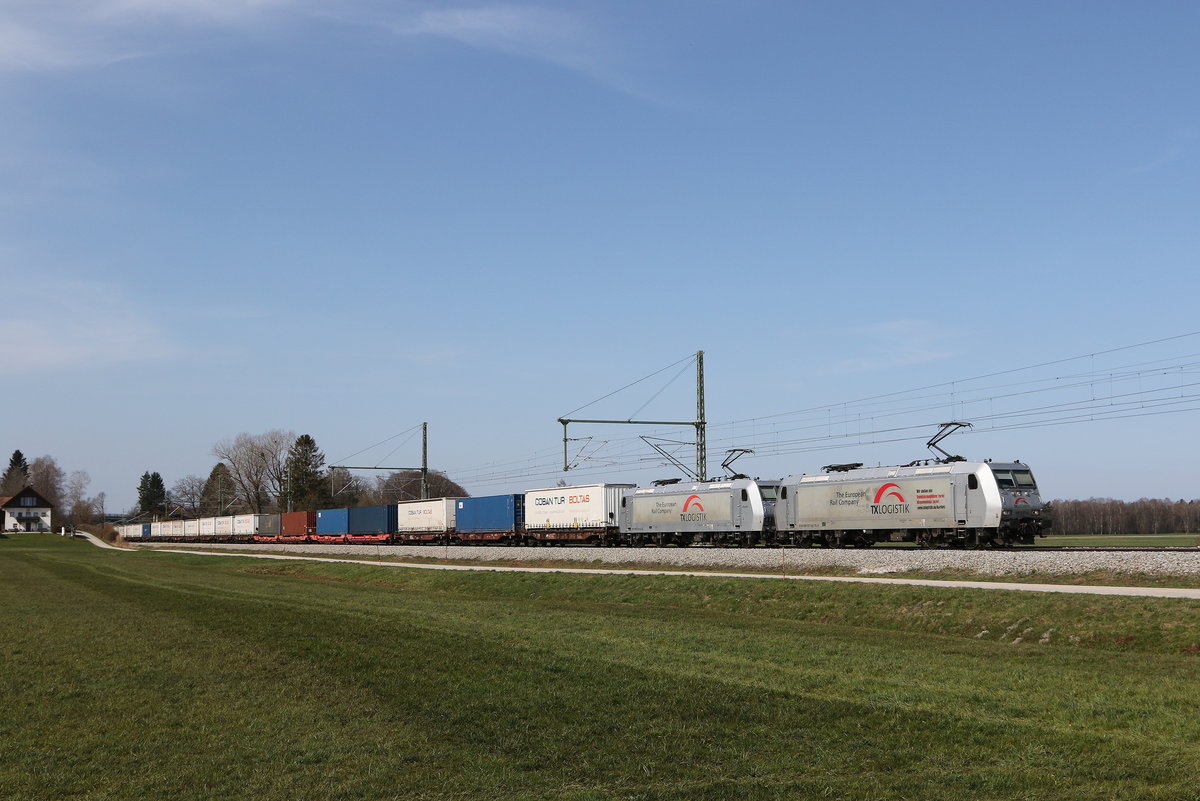 185 537 & 185 531 mit einem  KLV  aus München kommend am 1. April 021 bei Übersee am Chiemsee.