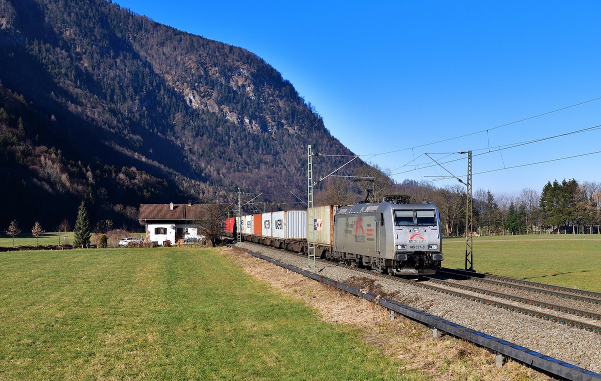 185 537 mit DGS 43167 am 19.12.2020 bei Niederaudorf.
