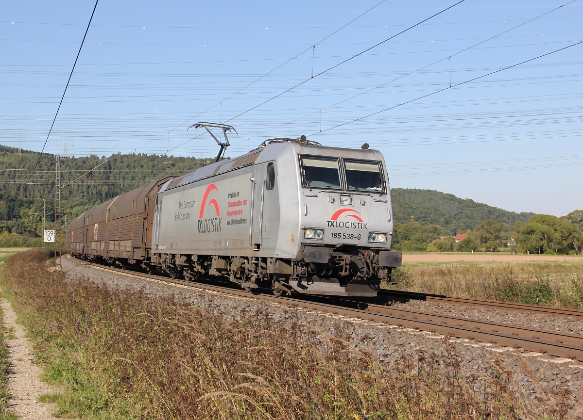 185 538-6 mit geschlossenen ARS-Autotransportwagen in Fahrtrichtung Süden. Aufgenommen zwischen Mecklar und Ludwigsau-Friedlos am 29.09.2013.