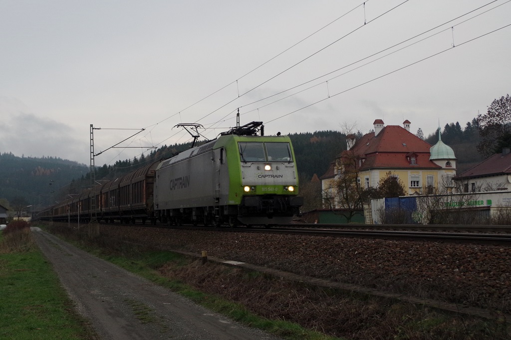 185 541 Captrain mit Wiegand-Glas Flaschenzug am 17.11.2013 in Rothenkirchen gen Kronach.