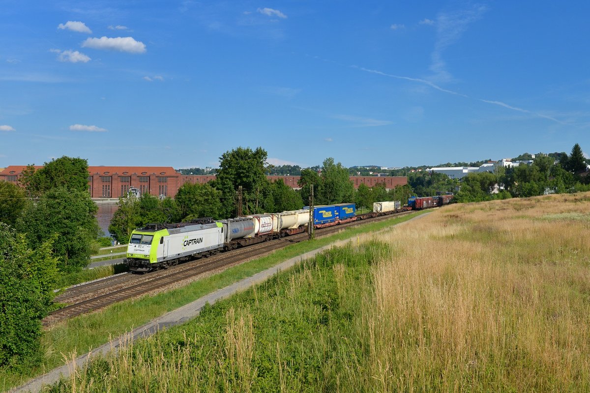 185 541 mit einem KLV am 05.07.2017 bei Passau.