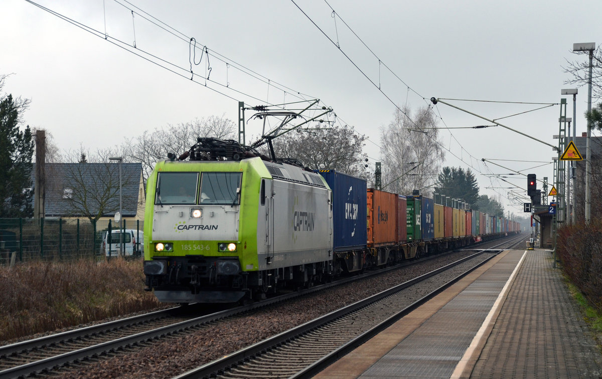 185 543 der Captrain führte am 19.03.16 einen Containerzug durch Glaubitz Richtung Dresden.