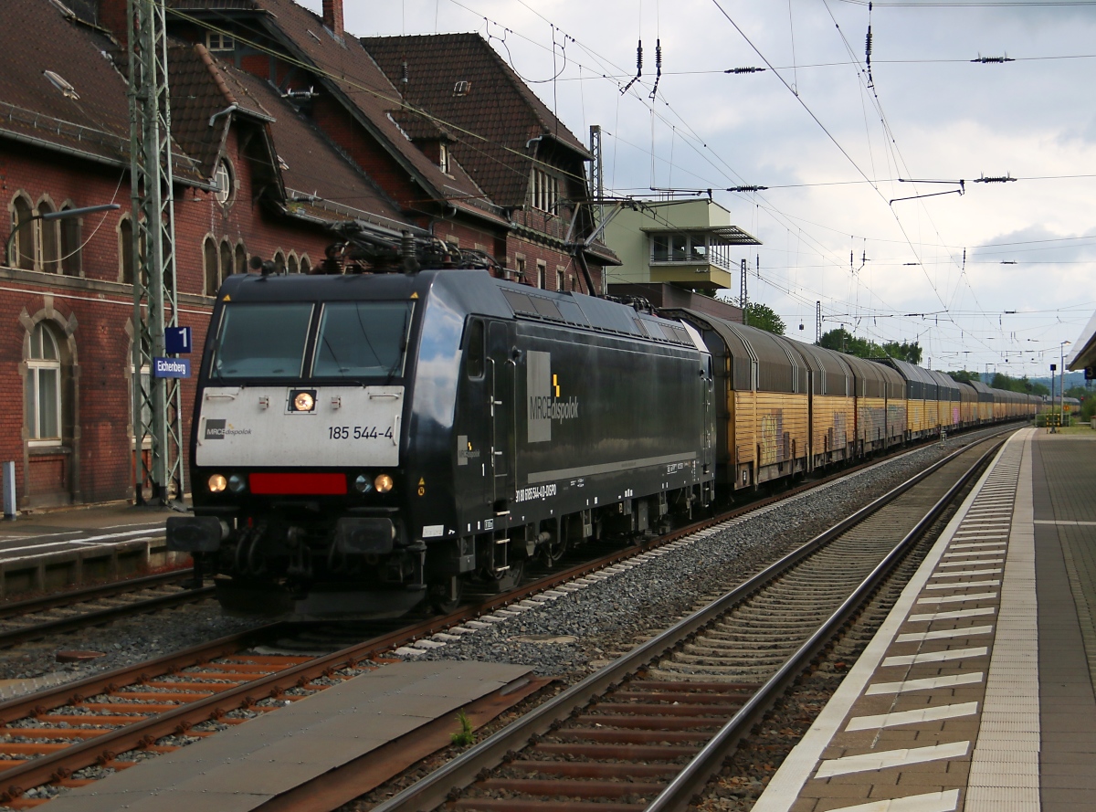 185 544-4 mit geschlossenen ARS-Autotransportwagen in Fahrtrichtung Süden. Aufgenommen in Eichenberg am 30.05.2015.